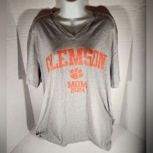 NWOT Women's Clemson Mom 2024 V-neck T-shirt